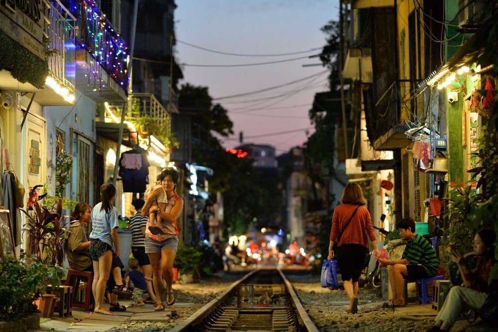 Hanoi train street history