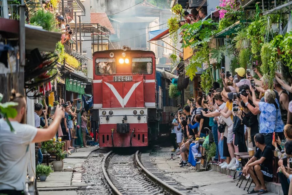 Is it safe to visit Hanoi Train Street